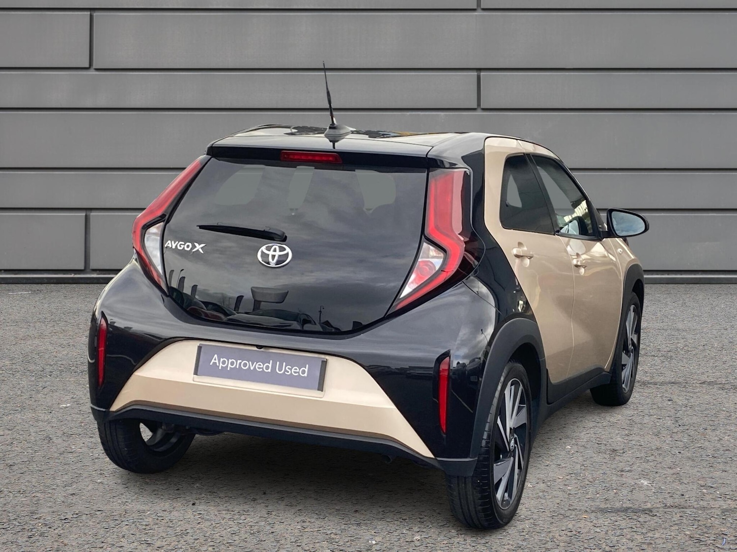 Used Toyota Aygo X 2023 for sale - 76730640: Photo 2