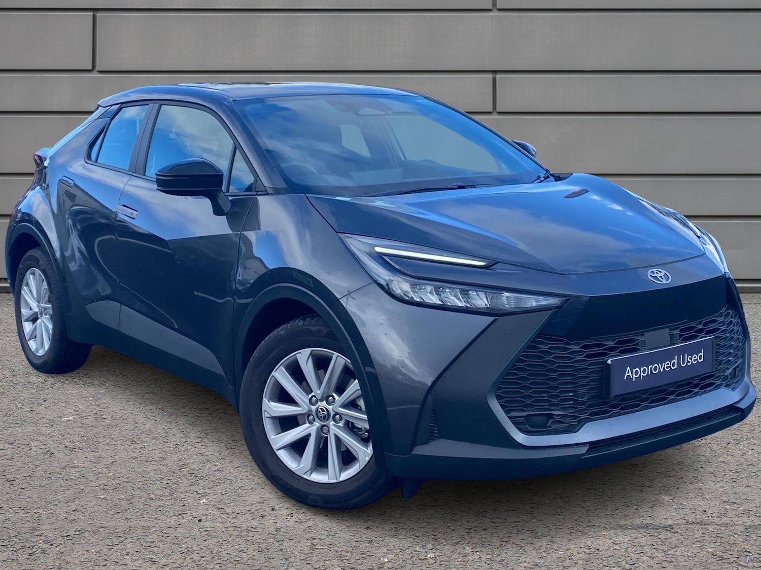 Used Toyota C-HR 2025 for sale - 76111180: Photo 1