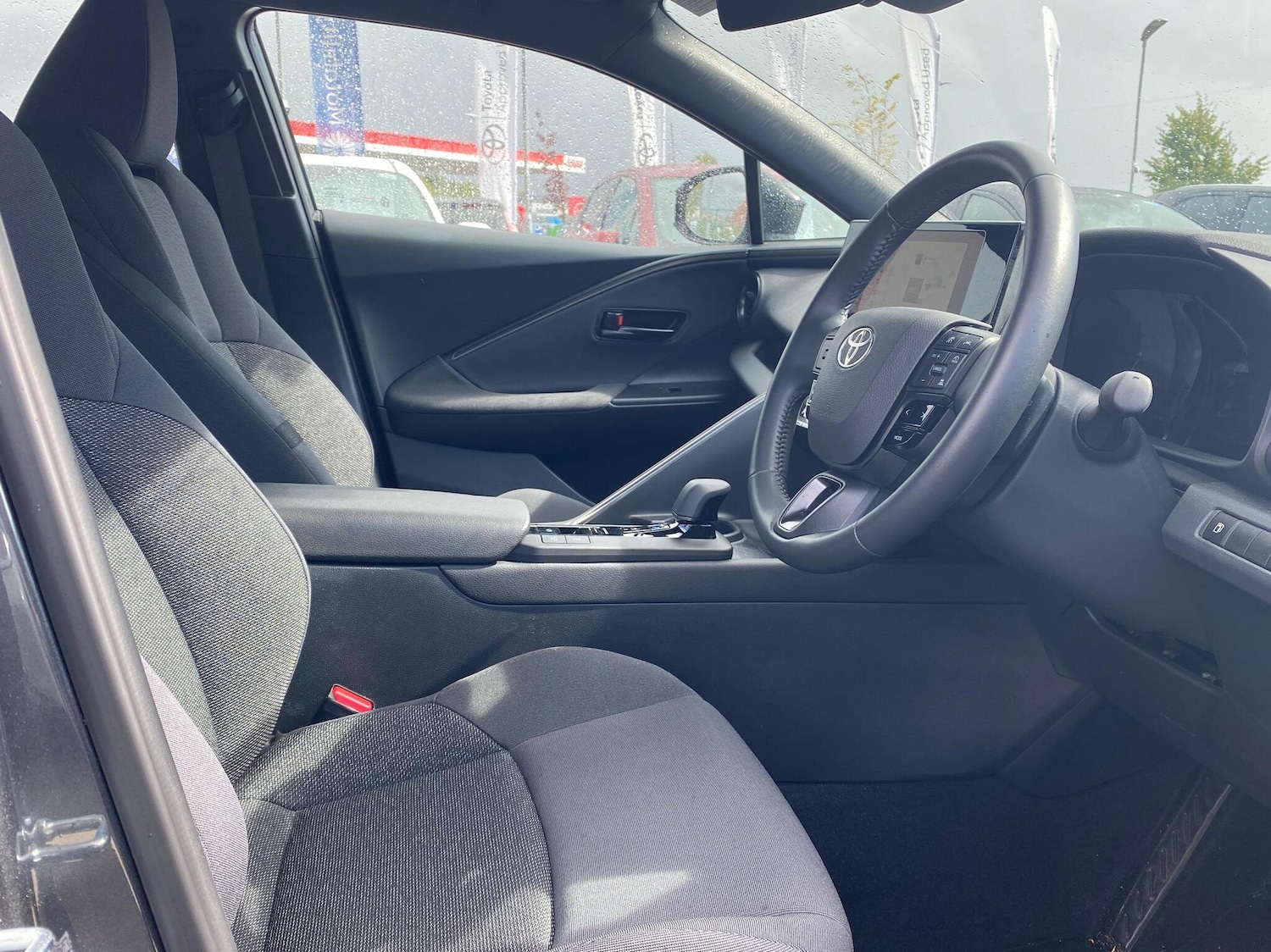 Used Toyota C-HR 2025 for sale - 76111180: Photo 11