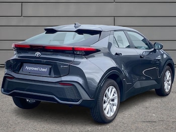 Used Toyota C-HR 2025 for sale - 76111180: Photo 2