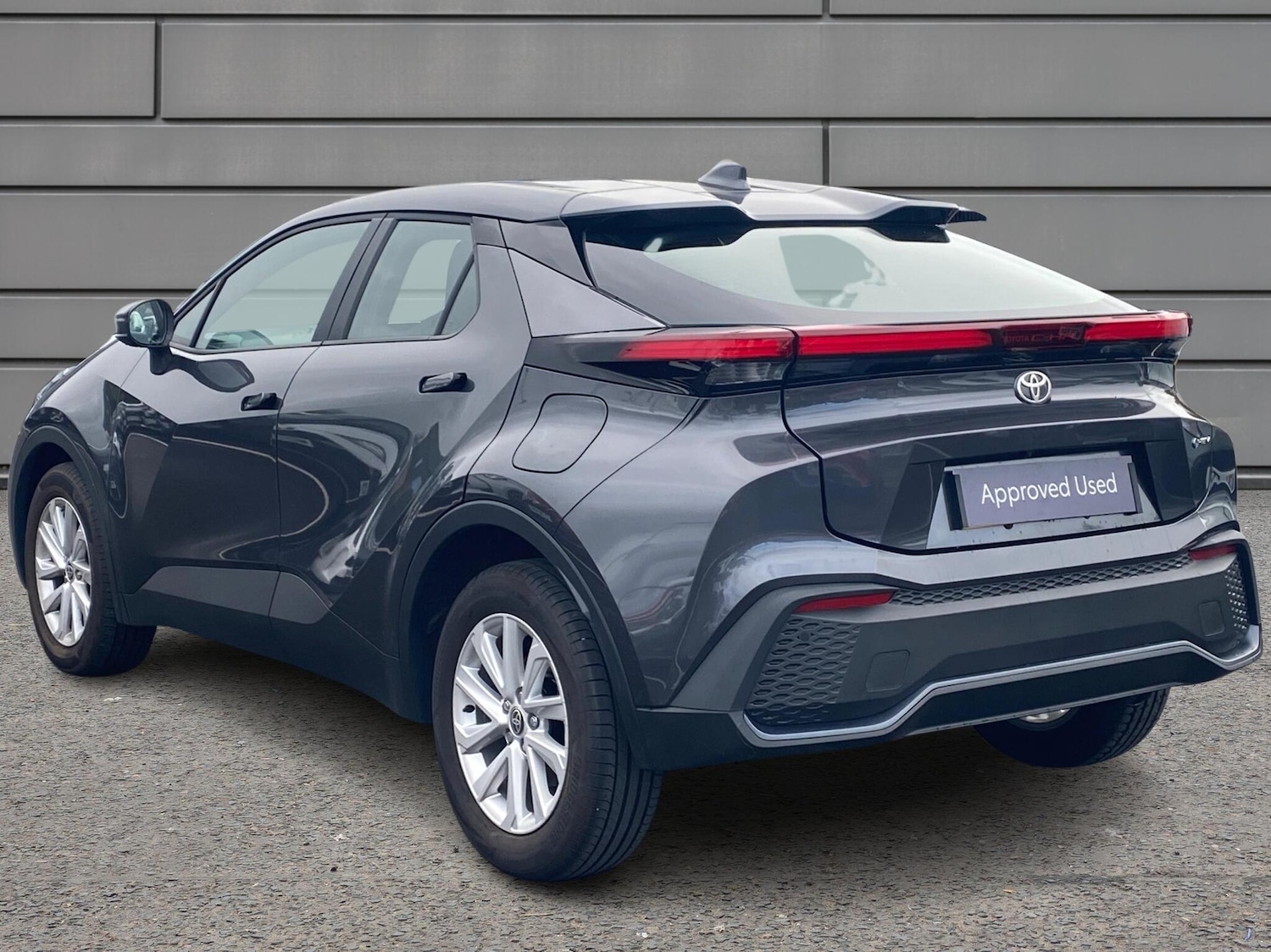 Used Toyota C-HR 2025 for sale - 76111180: Photo 4