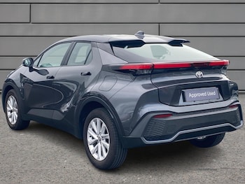 Used Toyota C-HR 2025 for sale - 76111180: Photo 4