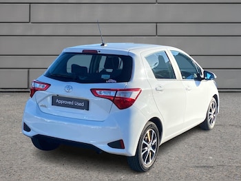 Used Toyota Yaris 2018 for sale - 76111479: Photo 2