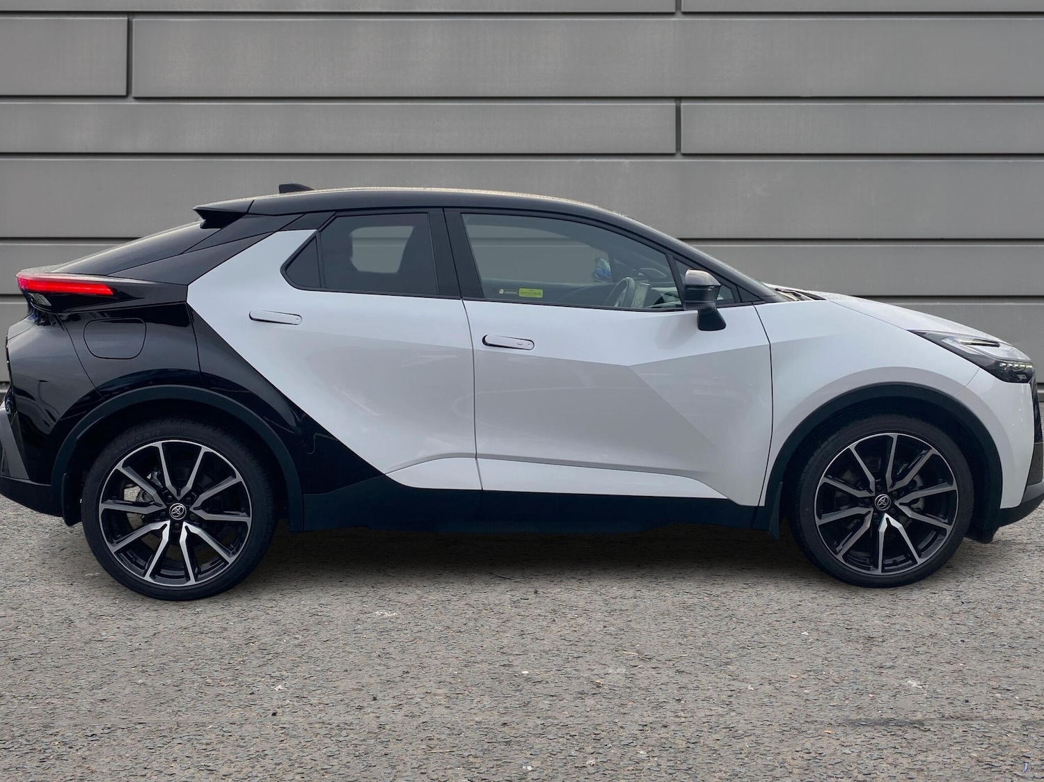 Used Toyota C-HR 2024 for sale - 76730790: Photo 16