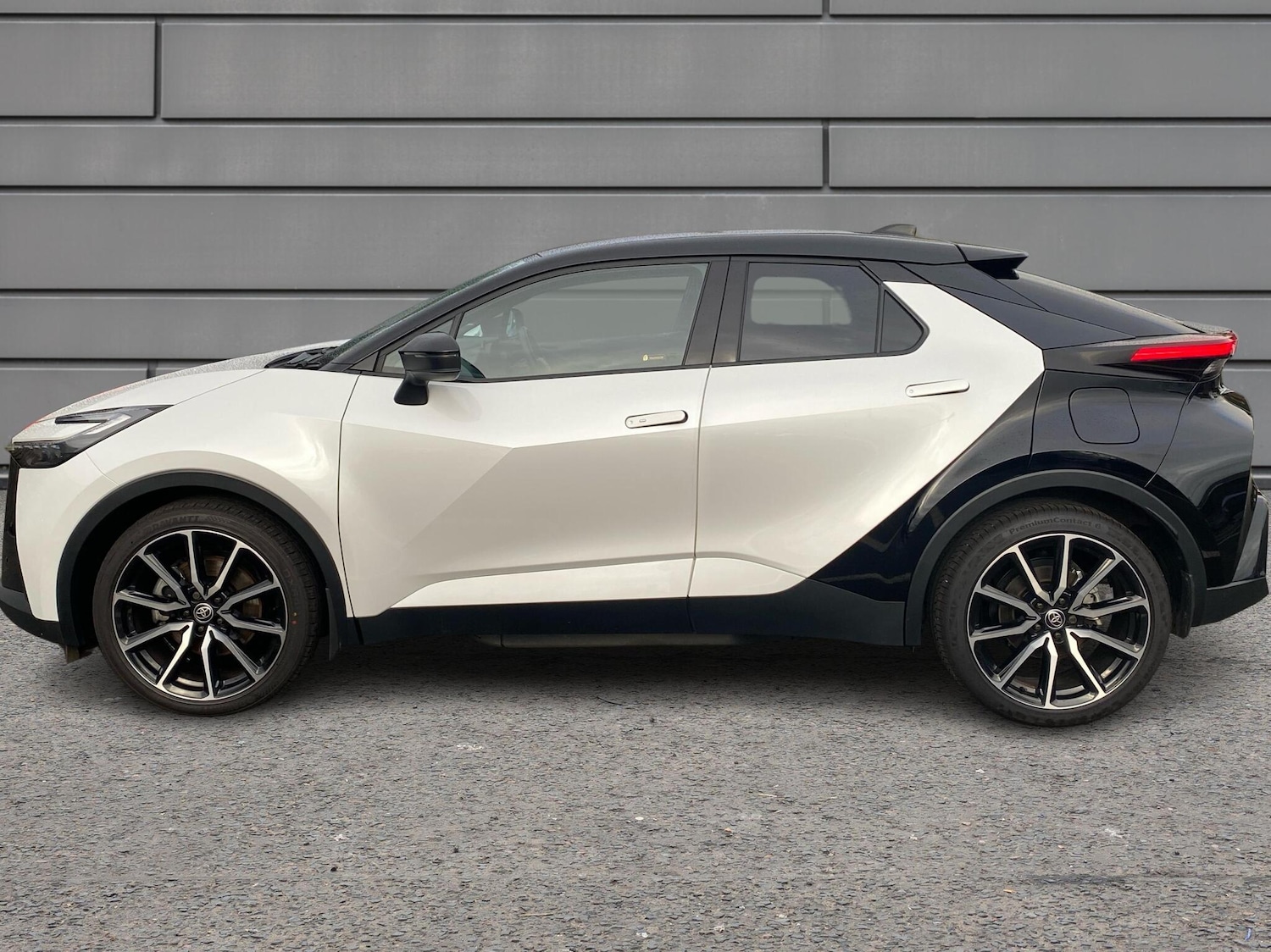 Used Toyota C-HR 2024 for sale - 76730790: Photo 17