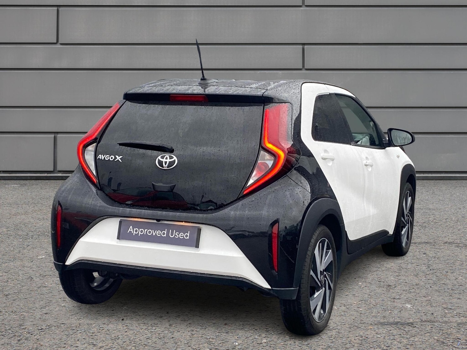 Used Toyota Aygo X 2023 for sale - 76730639: Photo 2