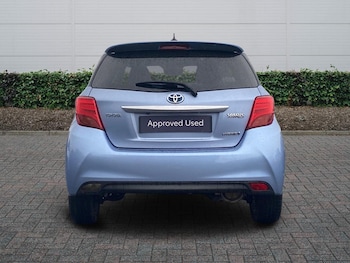 Used Toyota Yaris 2015 for sale - 77397130: Photo