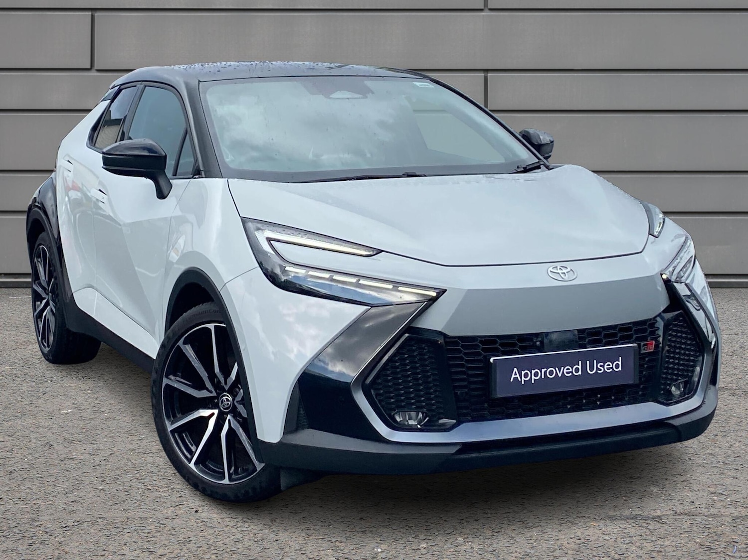 Used Toyota C-HR 2023 for sale - 76110661: Photo 1