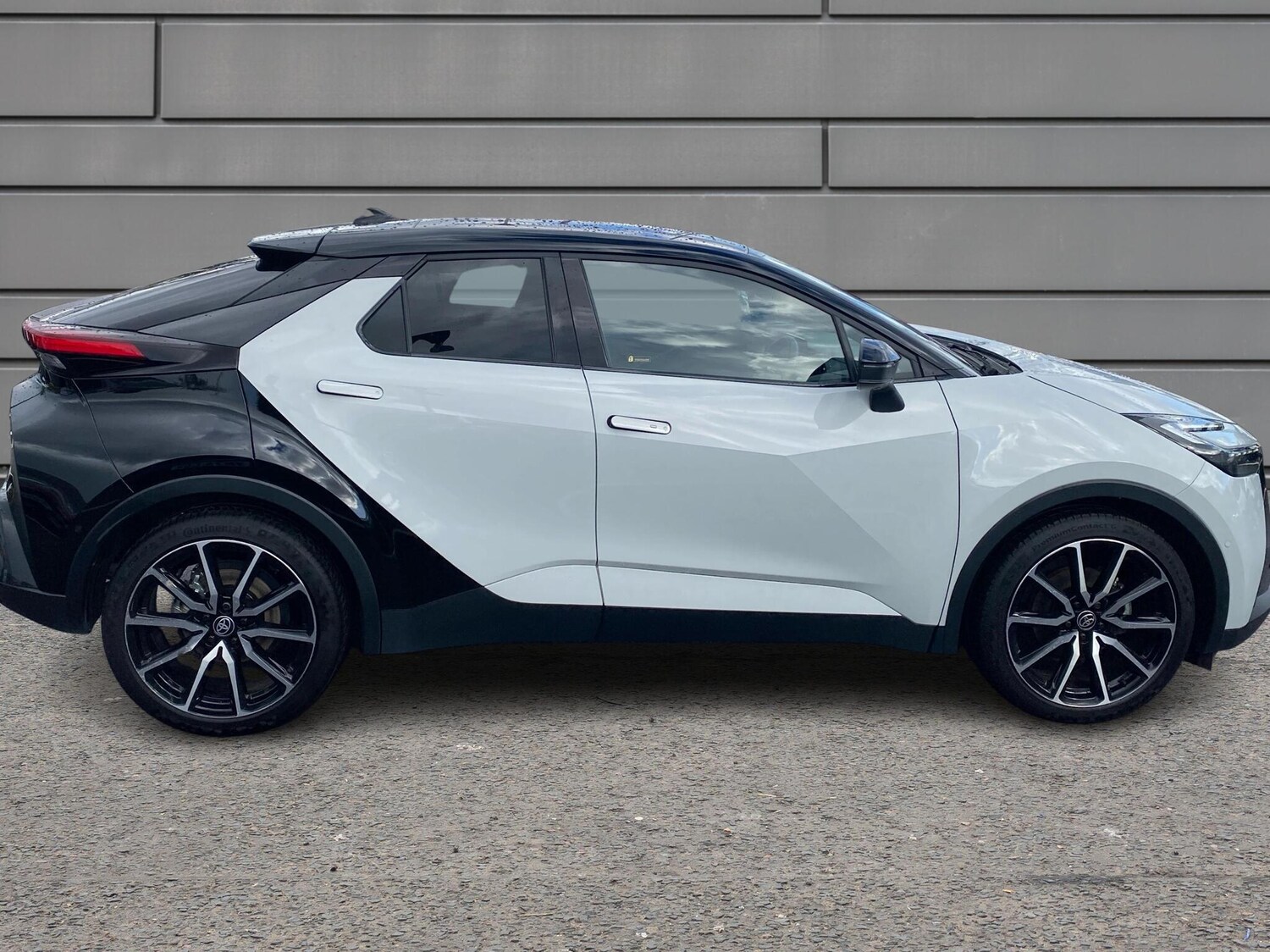 Used Toyota C-HR 2023 for sale - 76110661: Photo 16