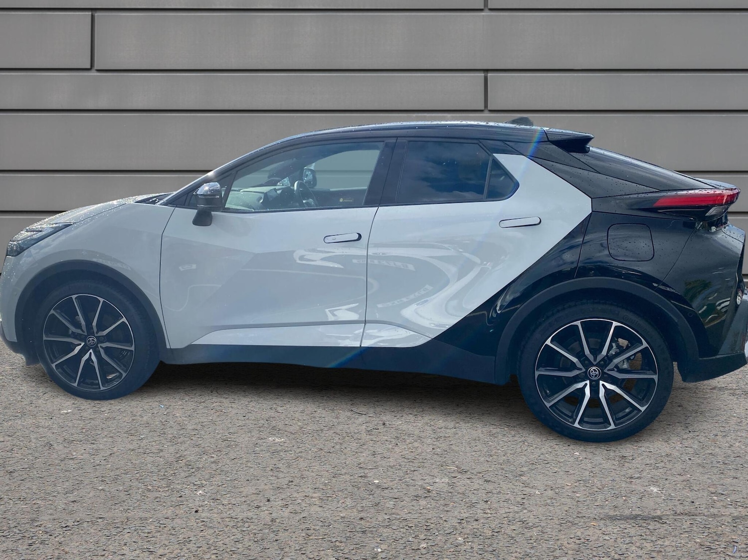 Used Toyota C-HR 2023 for sale - 76110661: Photo 17