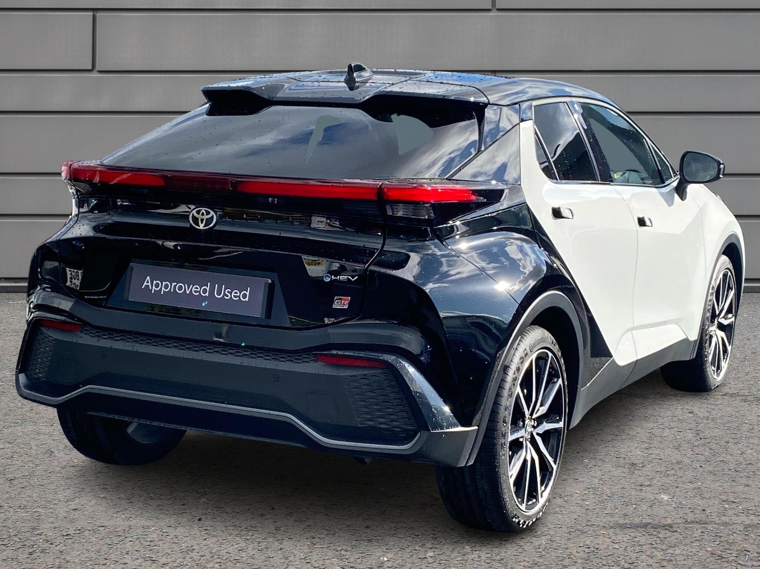 Used Toyota C-HR 2023 for sale - 76110661: Photo 2