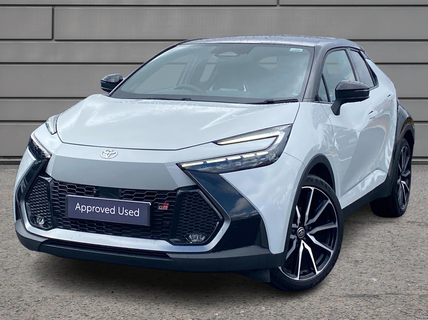 Used Toyota C-HR 2023 for sale - 76110661: Photo 3