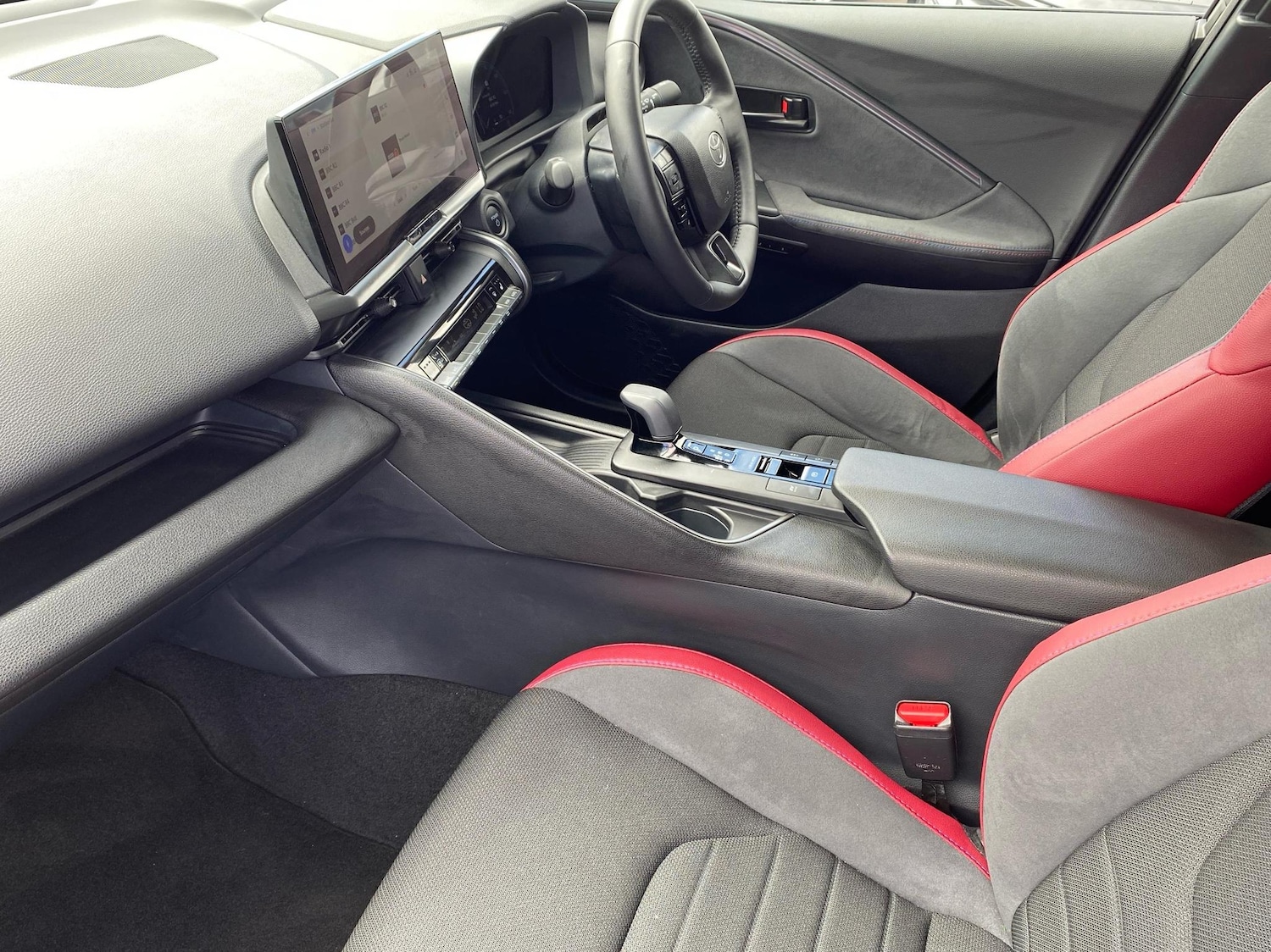Used Toyota C-HR 2025 for sale - 76111132: Photo 10