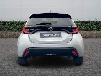 Used Toyota Yaris 2024 for sale - 77013385: Photo