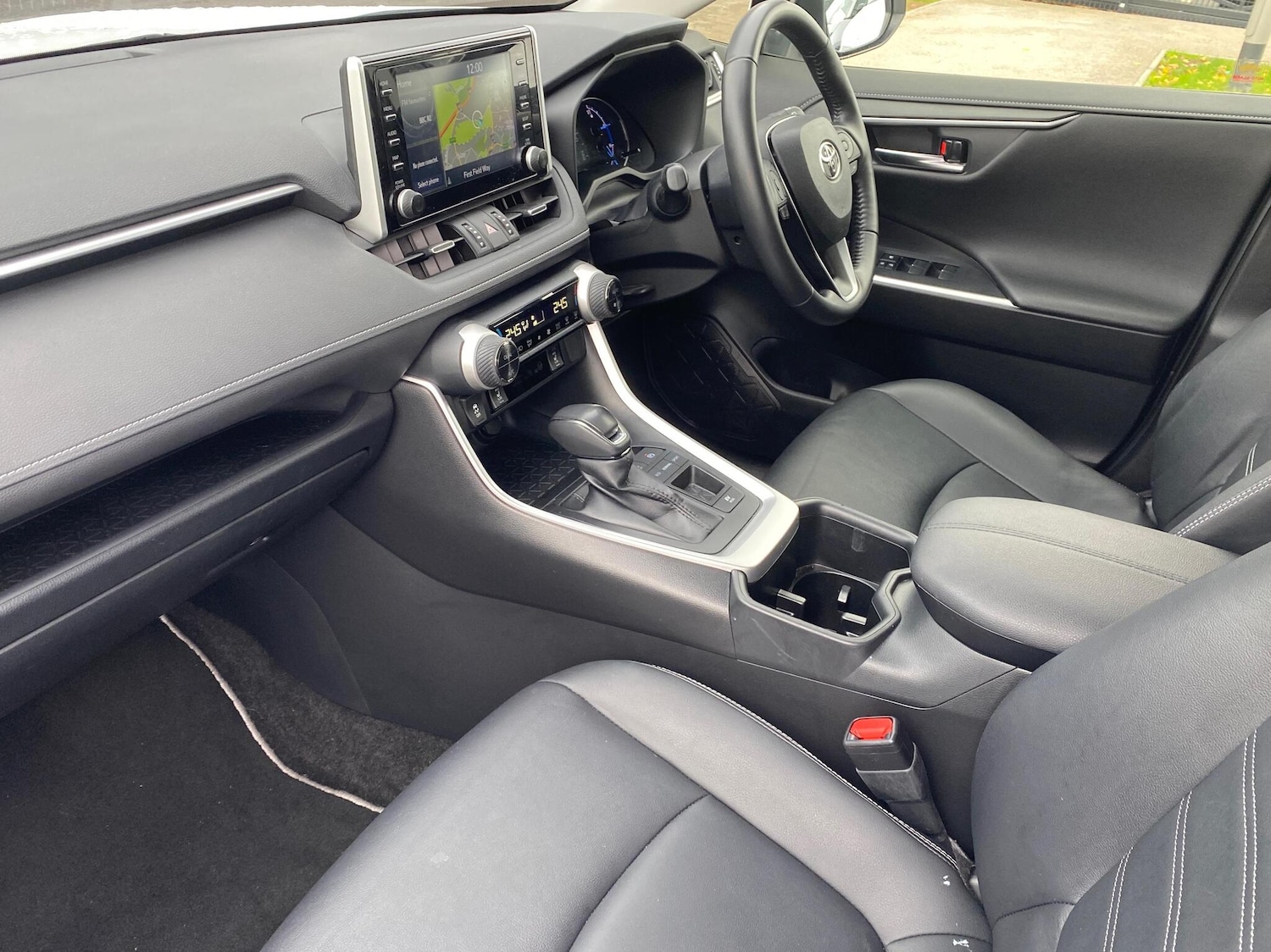 Used Toyota RAV4 2022 for sale - 76716752: Photo 10