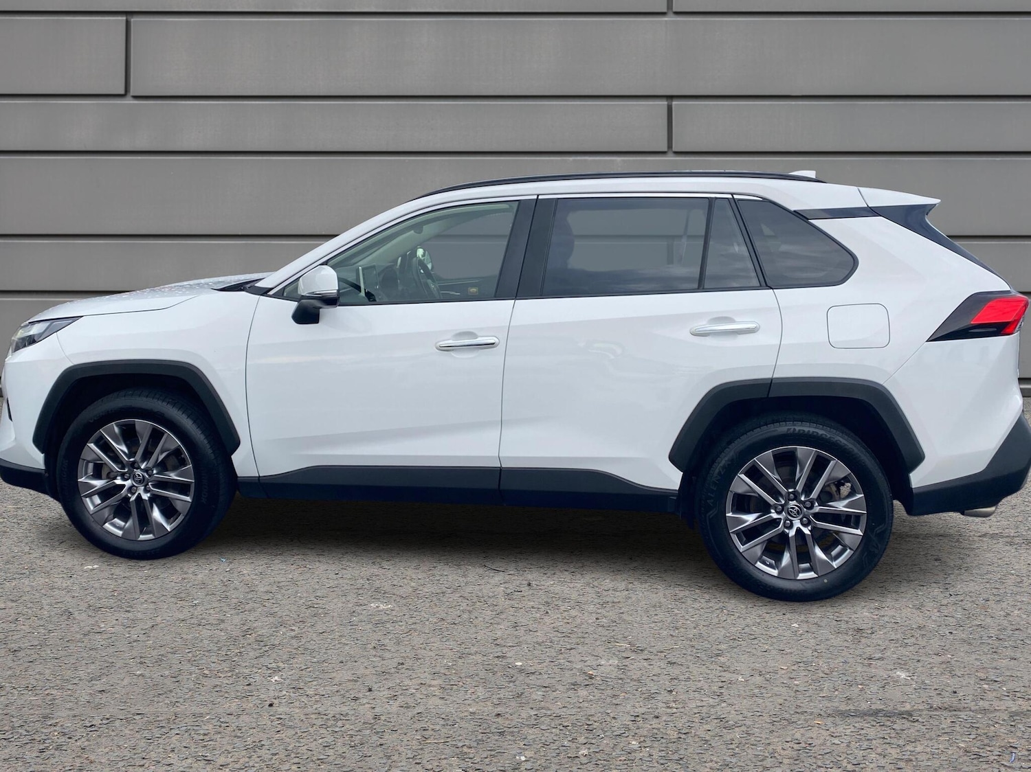 Used Toyota RAV4 2022 for sale - 76716752: Photo 17