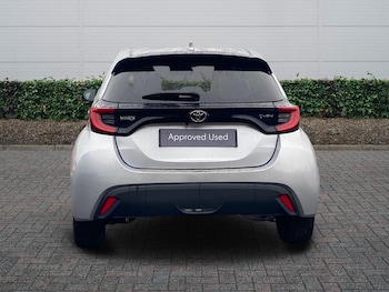 Used Toyota Yaris 2024 for sale - 77388543: Photo