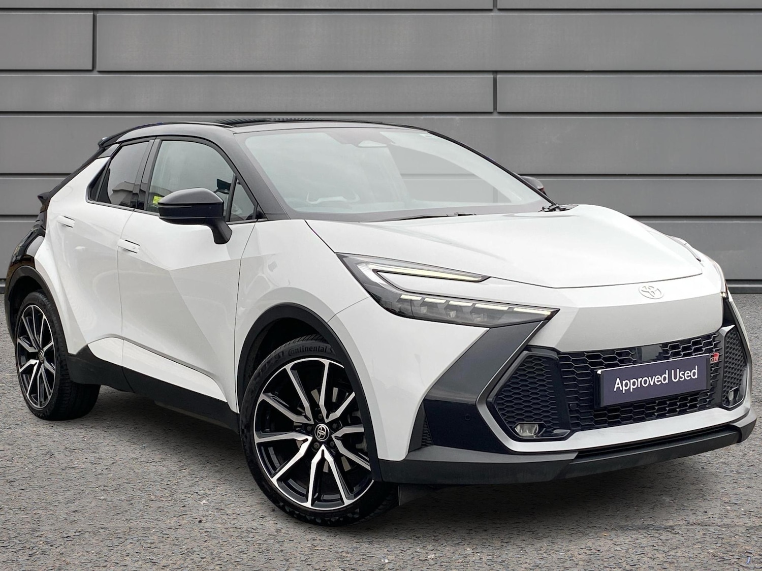 Used Toyota C-HR 2024 for sale - 76730617: Photo 1