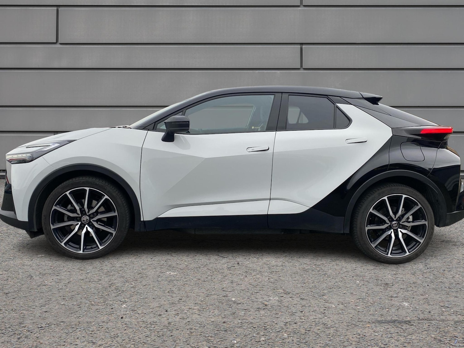 Used Toyota C-HR 2024 for sale - 76730617: Photo 17