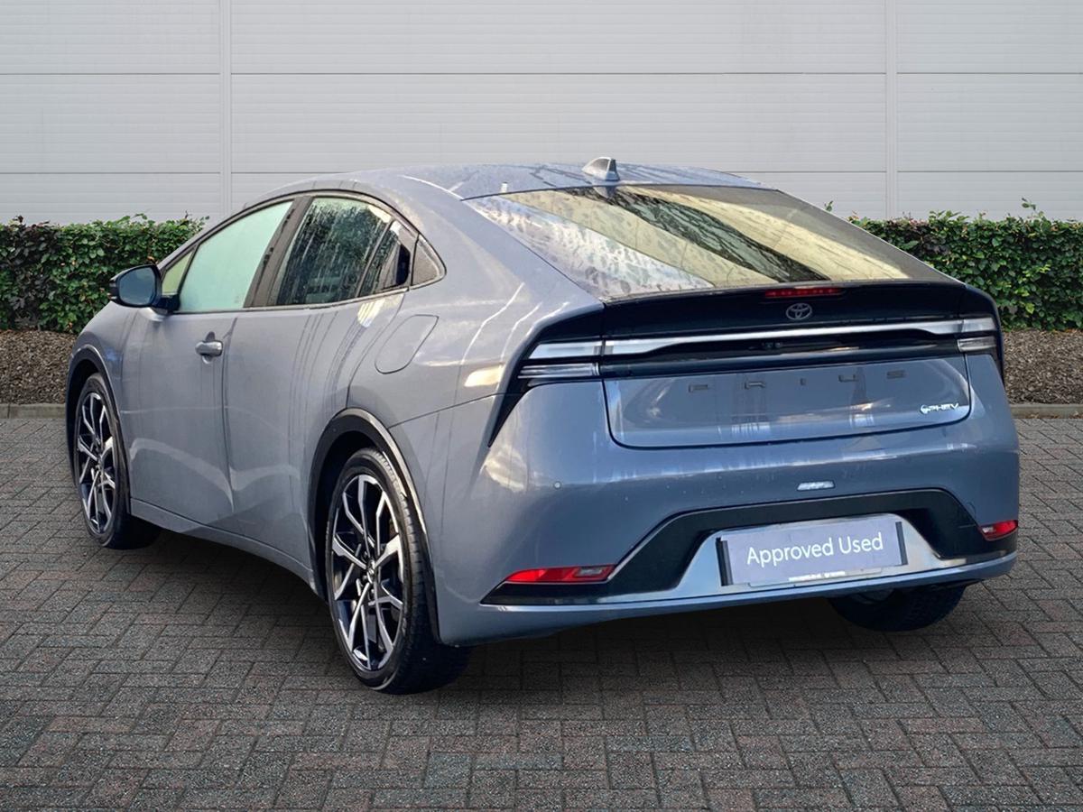 Used Toyota Prius 2024 for sale - 76671006: Photo 2