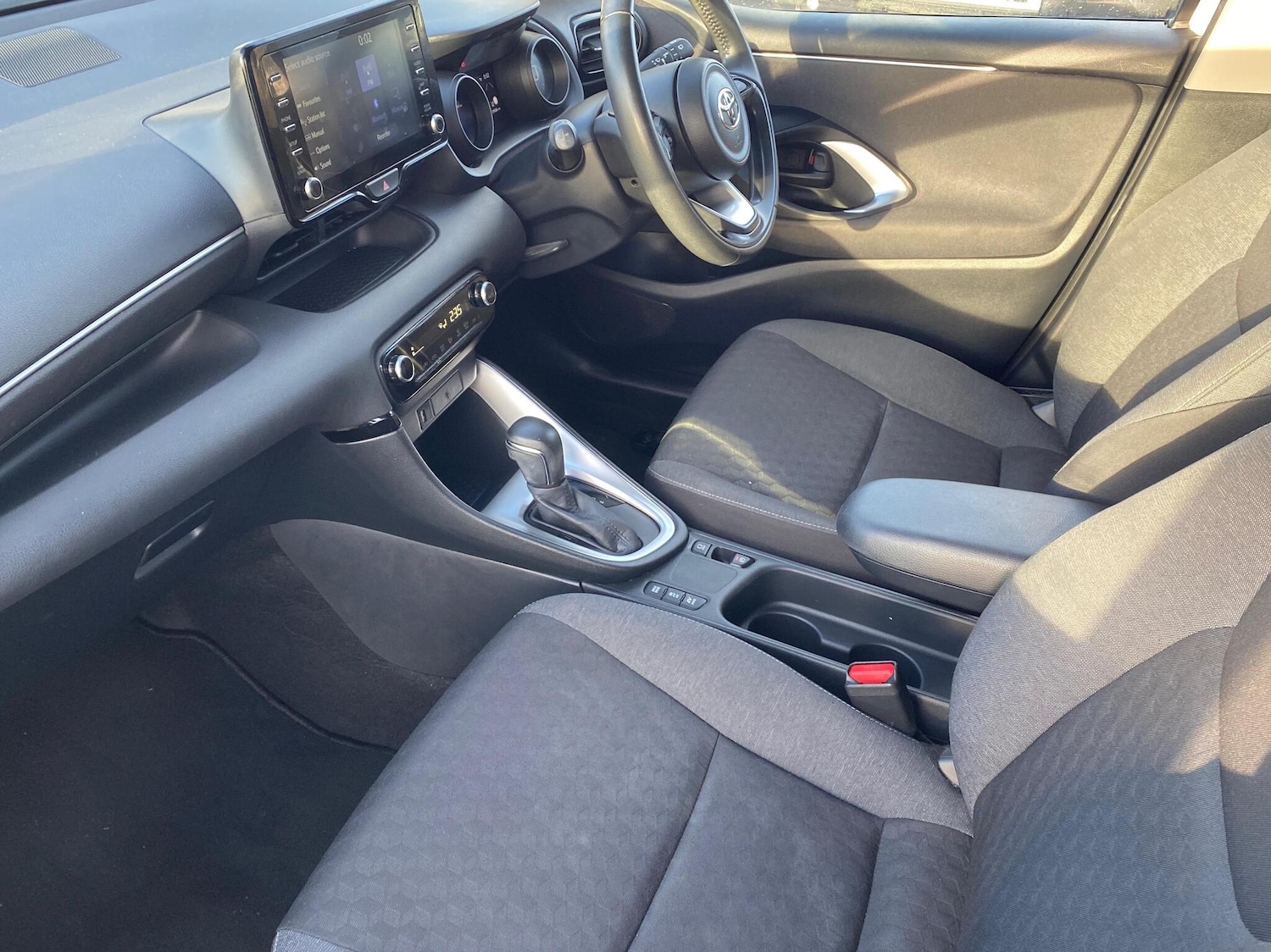 Used Toyota Yaris 2022 for sale - 76338422: Photo 10
