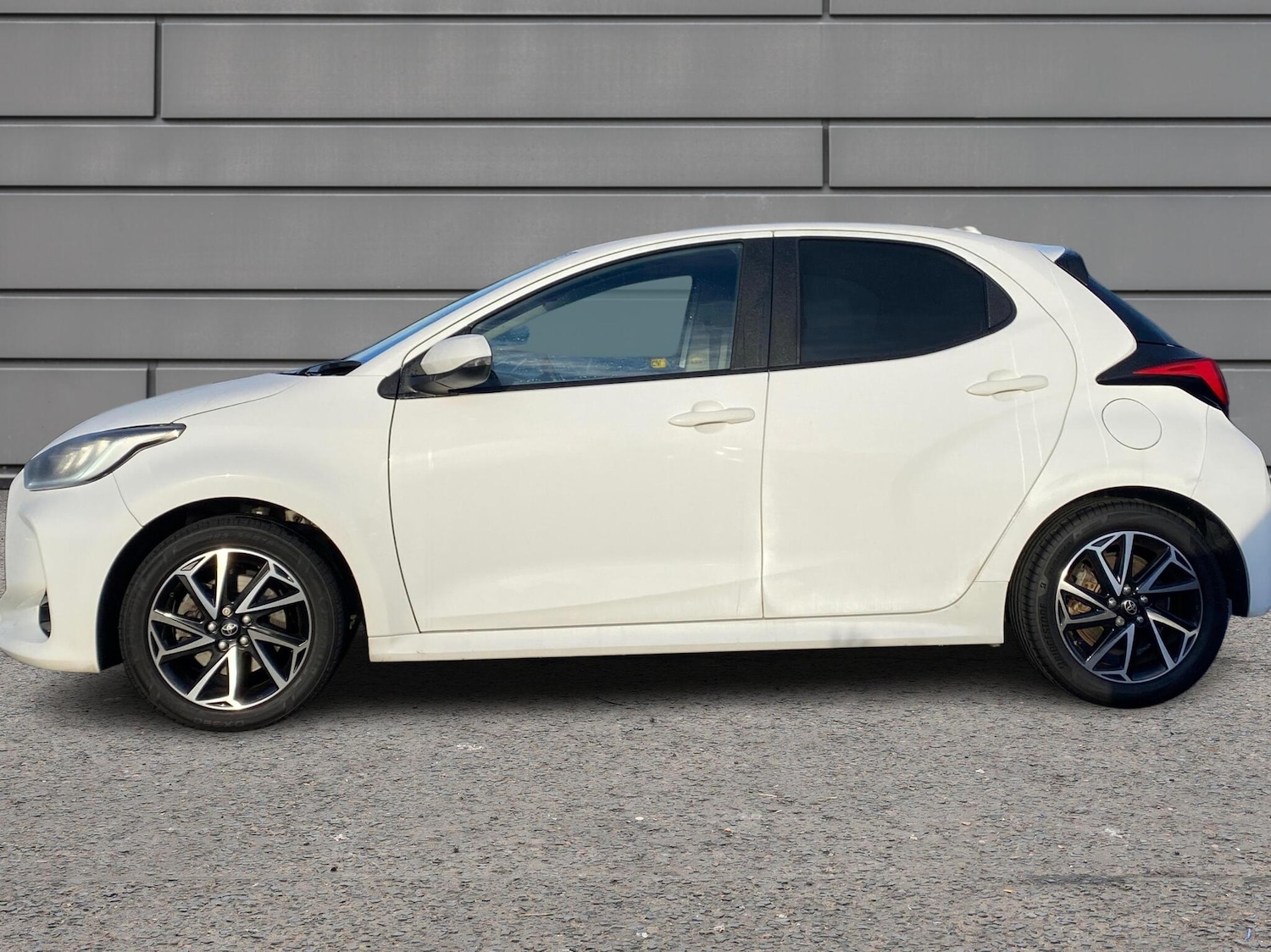 Used Toyota Yaris 2022 for sale - 76338422: Photo 17