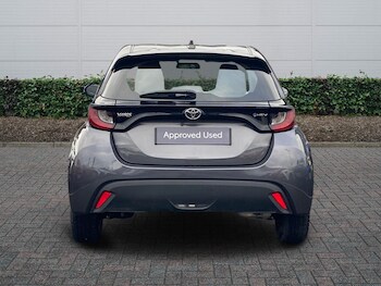 Used Toyota Yaris 2024 for sale - 77292935: Photo