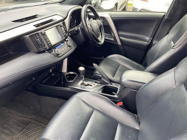 Used Toyota RAV4 2017 for sale - 76261157: Photo 10