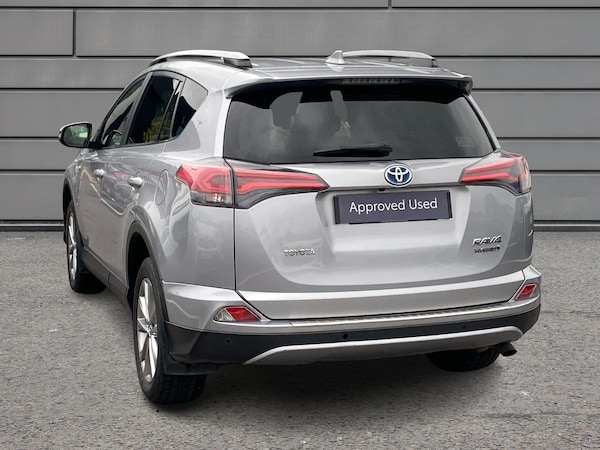 Used Toyota RAV4 2017 for sale - 76261157: Photo 4