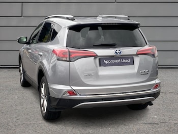 Used Toyota RAV4 2017 for sale - 76261157: Photo 4
