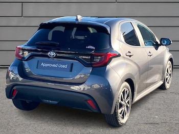 Used Toyota Yaris 2023 for sale - 76110562: Photo 2