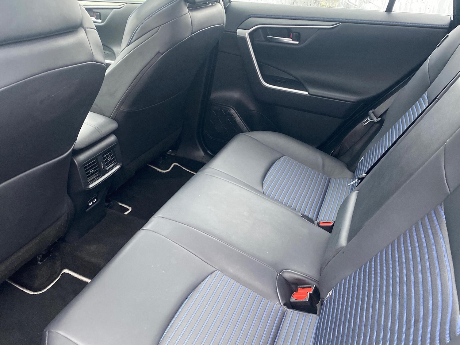 Used Toyota RAV4 2023 for sale - 76730606: Photo 12