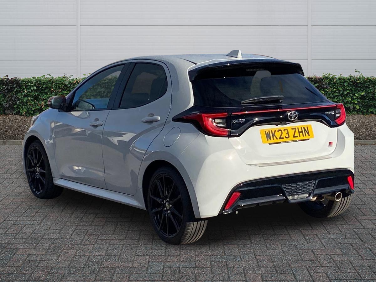 Used Toyota Yaris 2023 for sale - 76563194: Photo 2