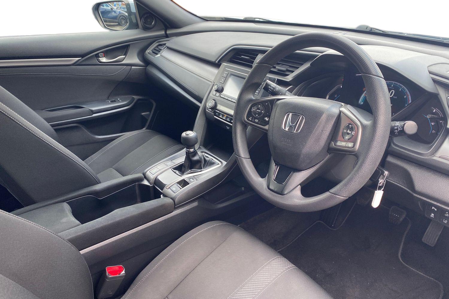 Used Honda Civic 2017 for sale - 77735537: Photo 12