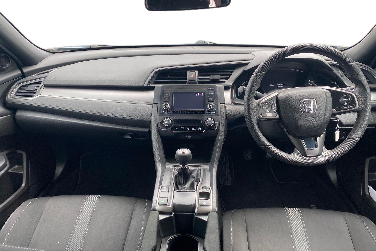 Used Honda Civic 2017 for sale - 77735537: Photo 13