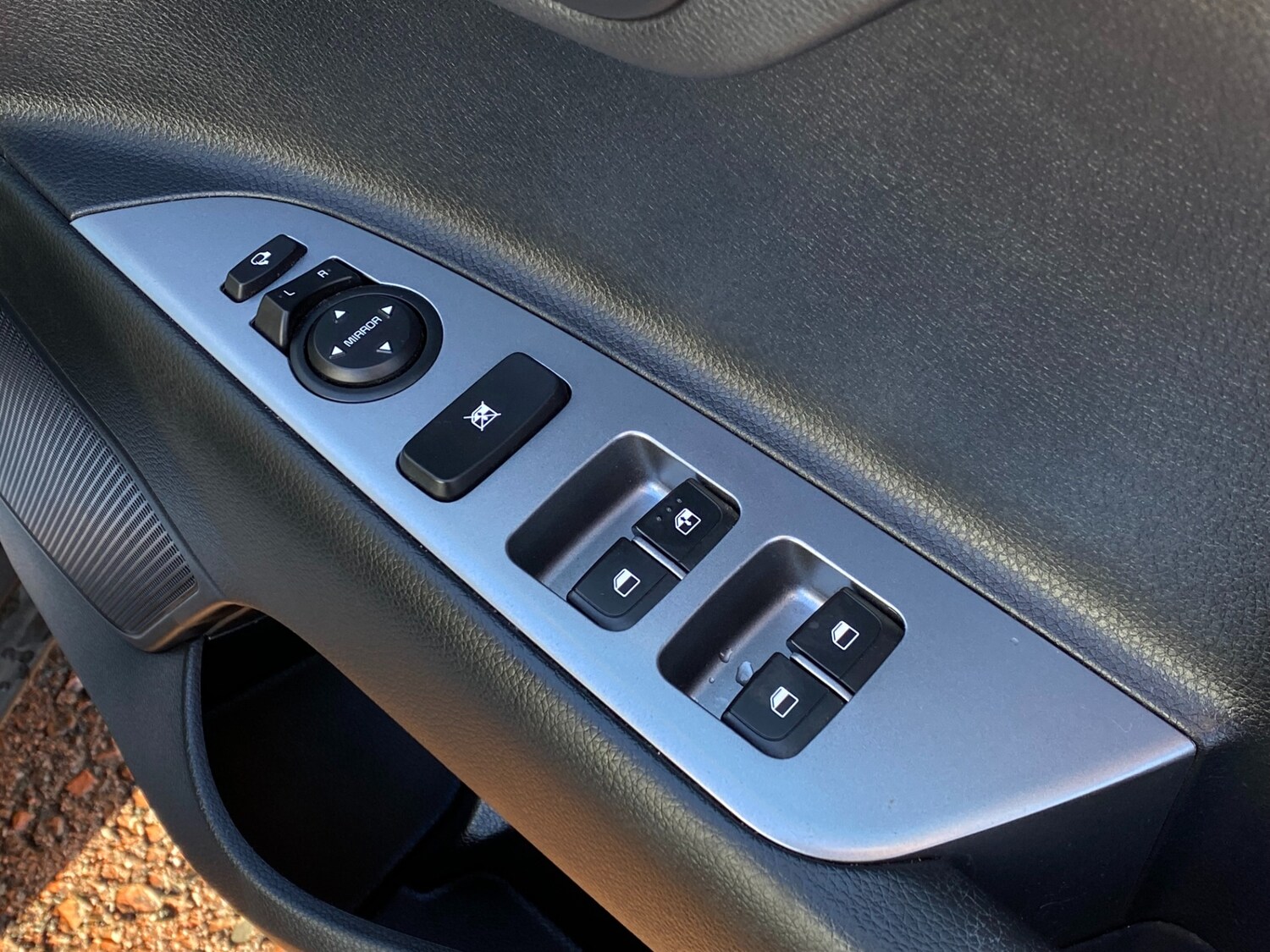 Used Kia Stonic 2023 for sale - 77342912: Photo 19