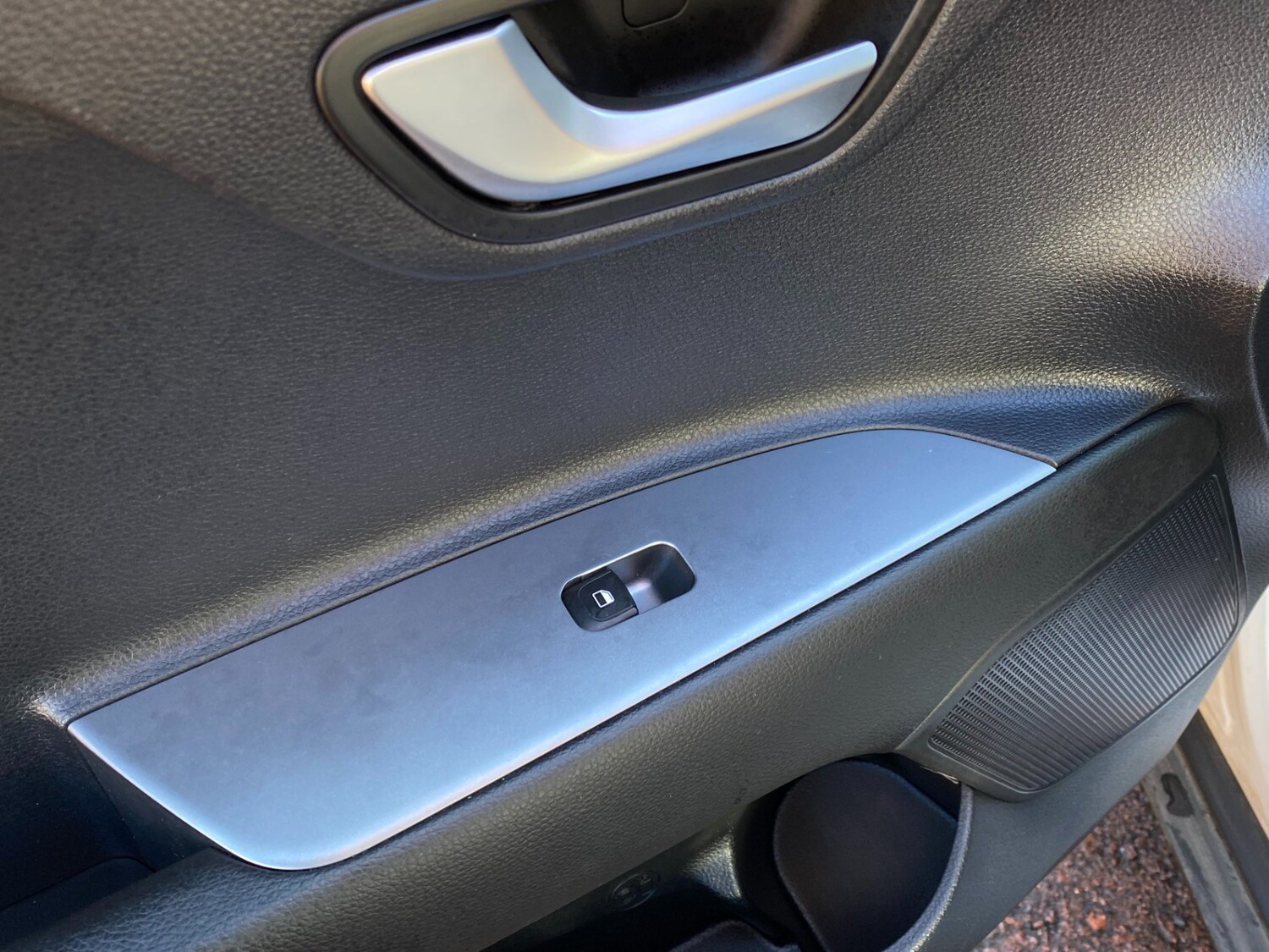 Used Kia Stonic 2023 for sale - 77342912: Photo 7