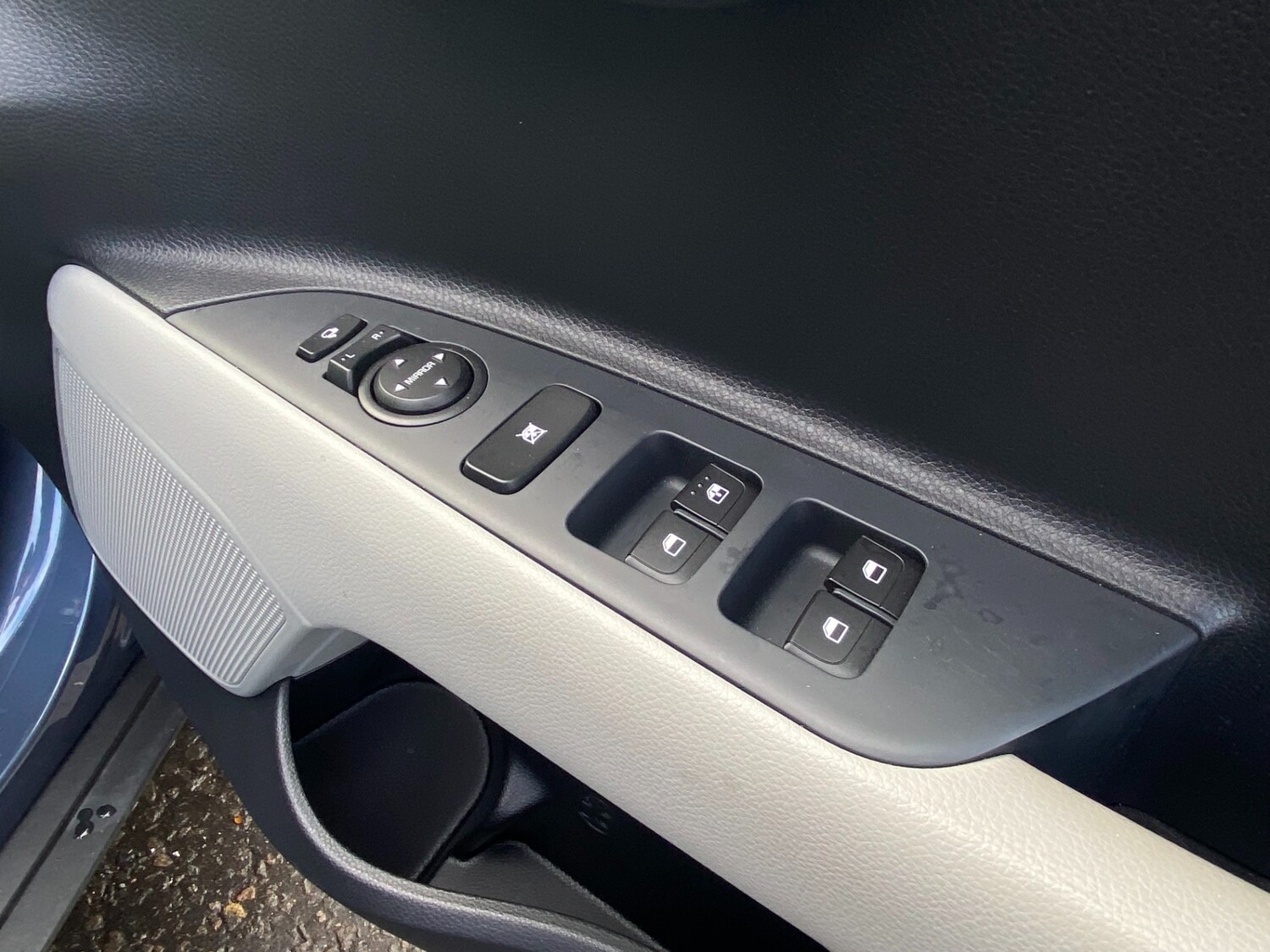 Used Kia Stonic 2024 for sale - 77872040: Photo 17