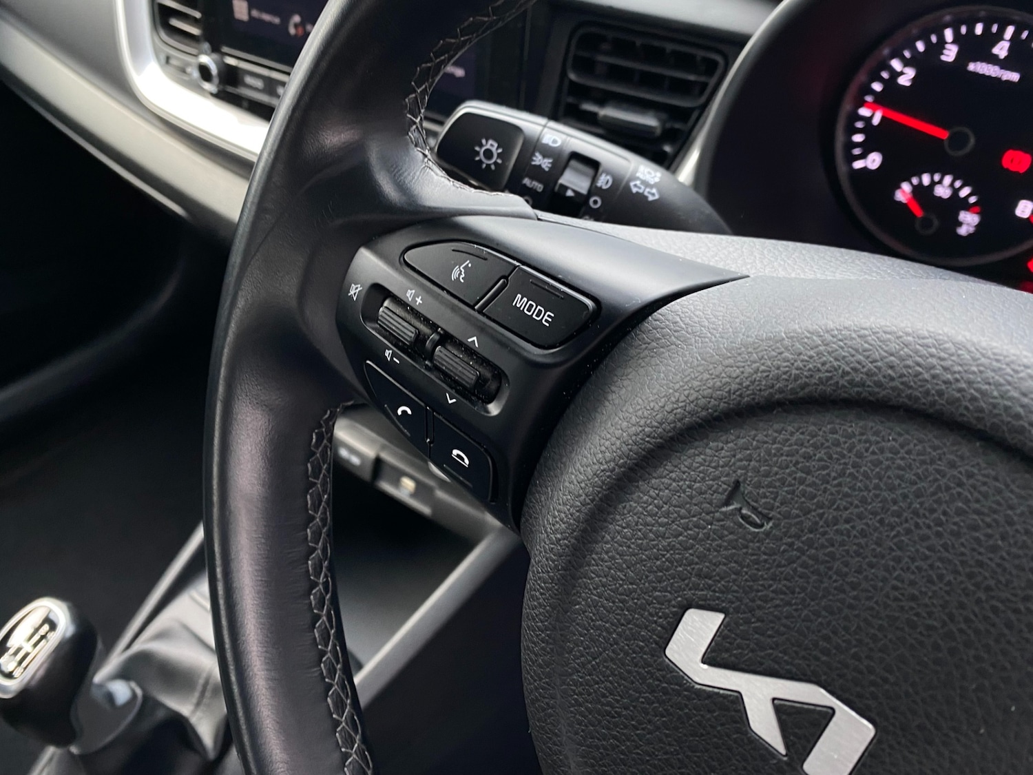 Used Kia Stonic 2023 for sale - 77678899: Photo 13