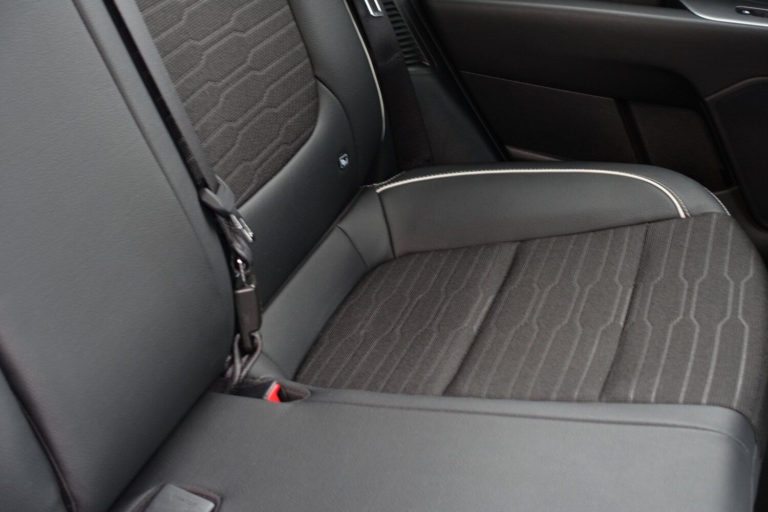 Used Kia Stonic 2023 for sale - 76720370: Photo 15