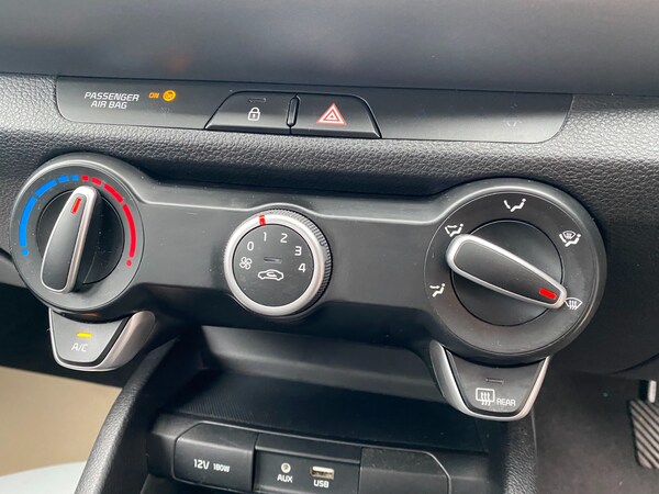 Used Kia Stonic 2018 for sale - 76198749: Photo 13