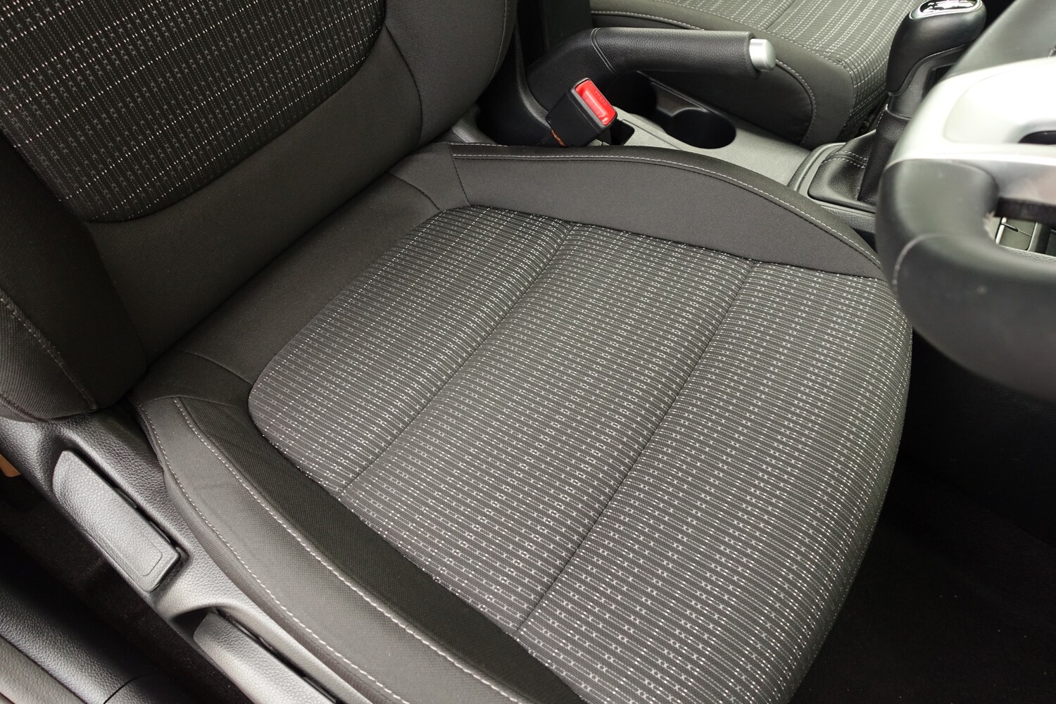 Used Kia Stonic 2023 for sale - 77759638: Photo 6