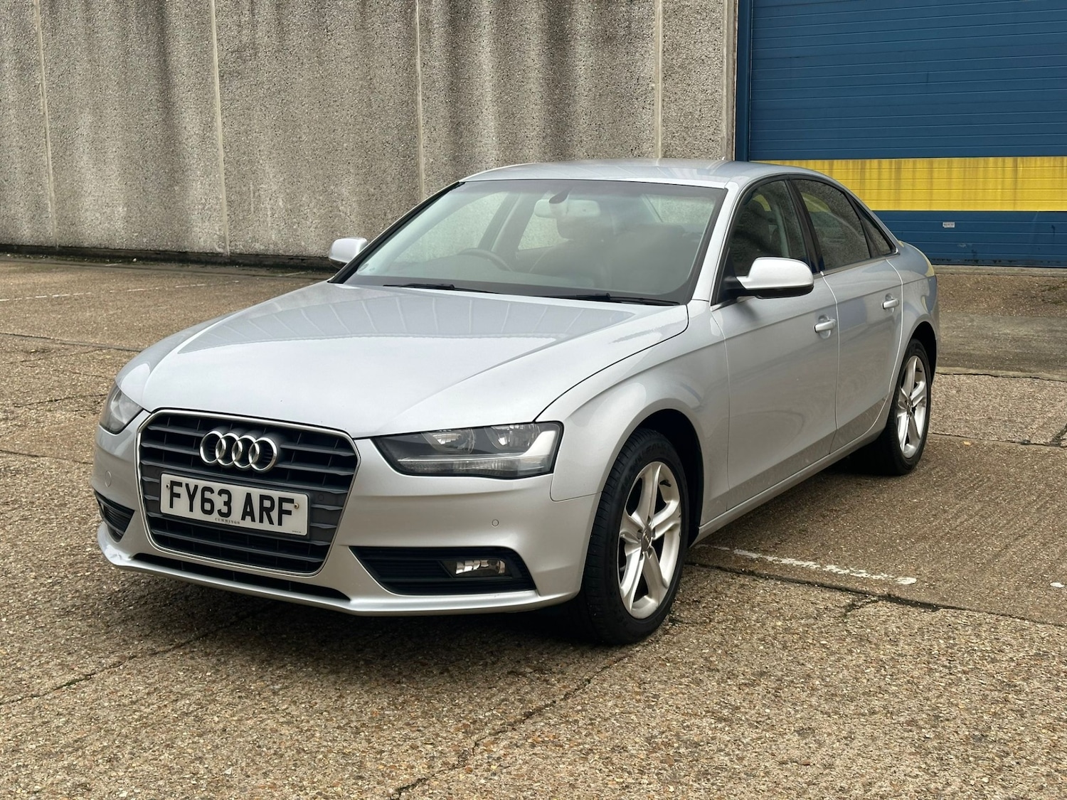 Used Audi A4 2013 for sale - 76595329: Photo 2