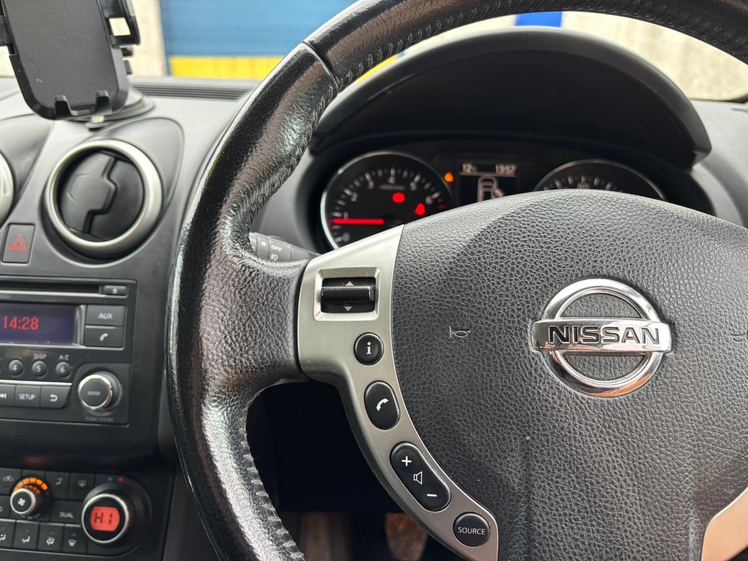 Used Nissan Qashqai 2011 for sale - 77640449: Photo 13