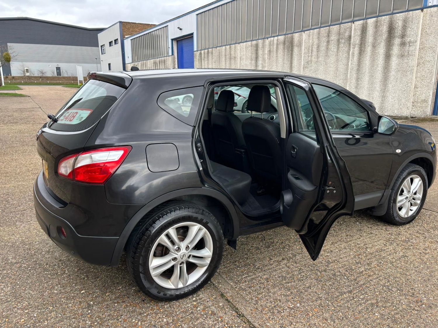 Used Nissan Qashqai 2011 for sale - 77640449: Photo 25