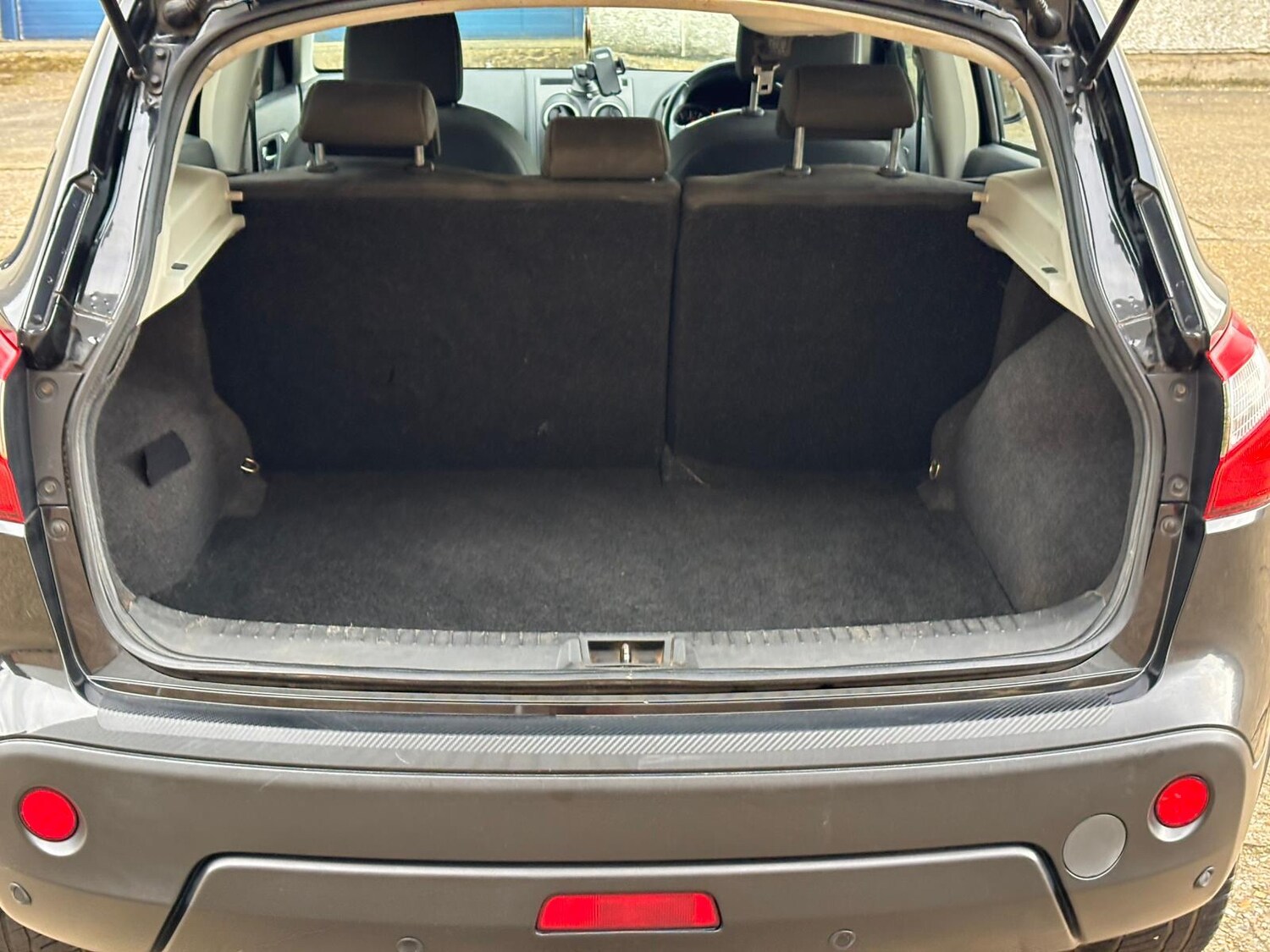 Used Nissan Qashqai 2011 for sale - 77640449: Photo 31