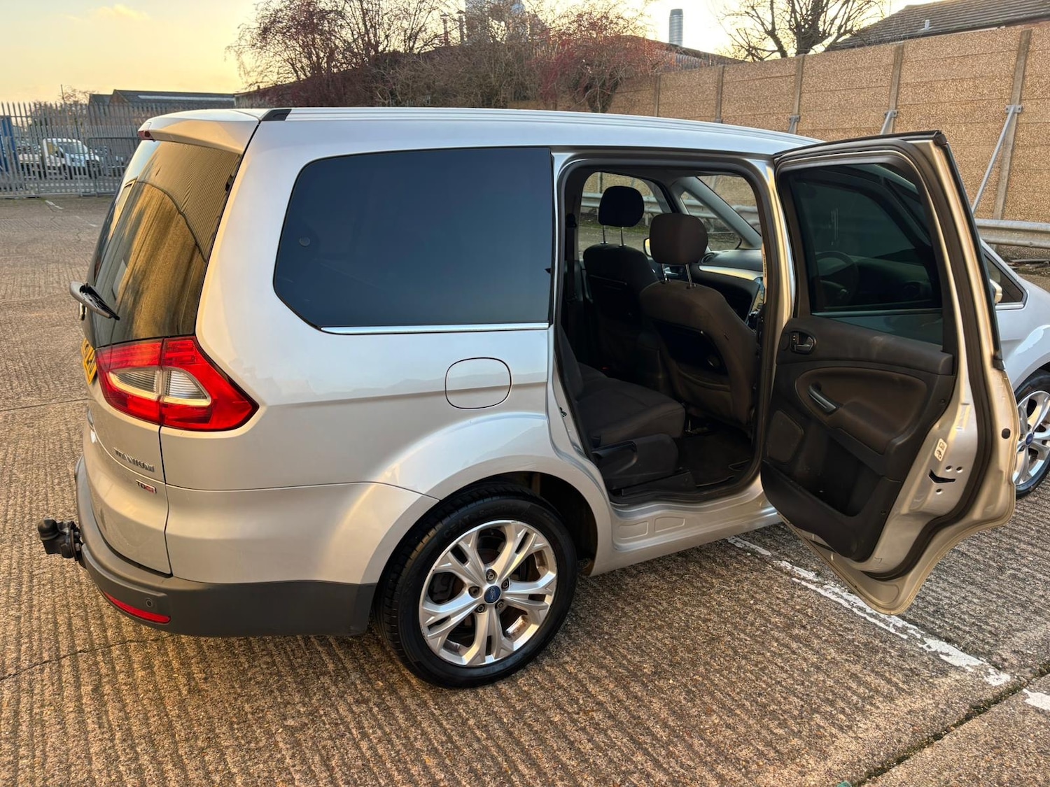 Used Ford Galaxy 2011 for sale - 76948779: Photo 29