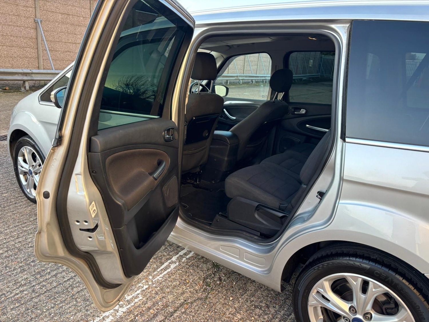 Used Ford Galaxy 2011 for sale - 76948779: Photo 43