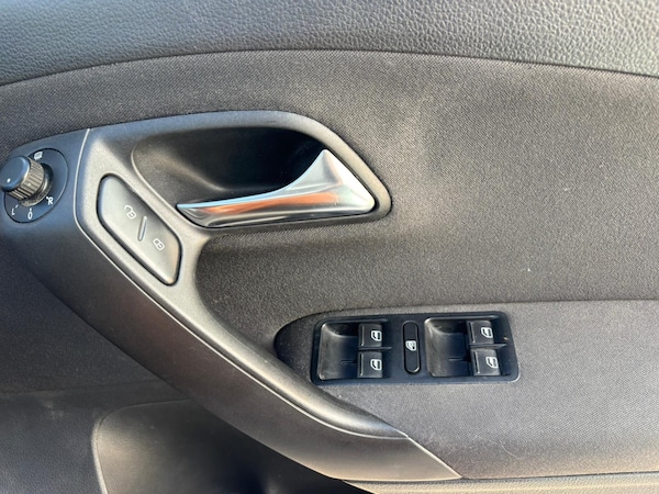 Used Volkswagen Polo 2011 for sale - 76184565: Photo 19