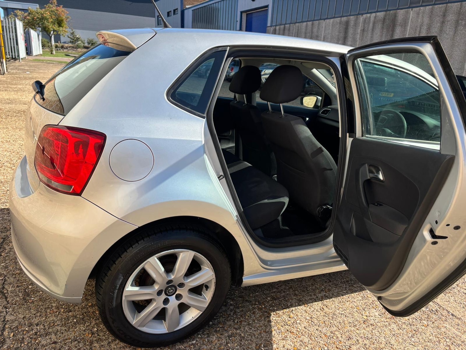 Used Volkswagen Polo 2011 for sale - 76184565: Photo 22